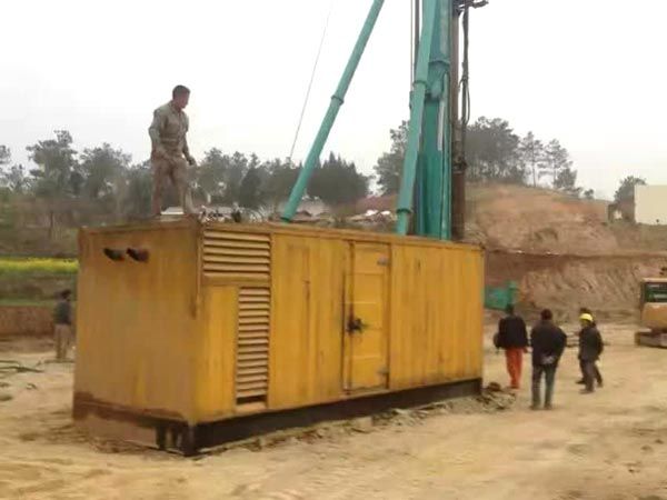 卡若如何判断水冷式机油散热器密封件是否需要更换?